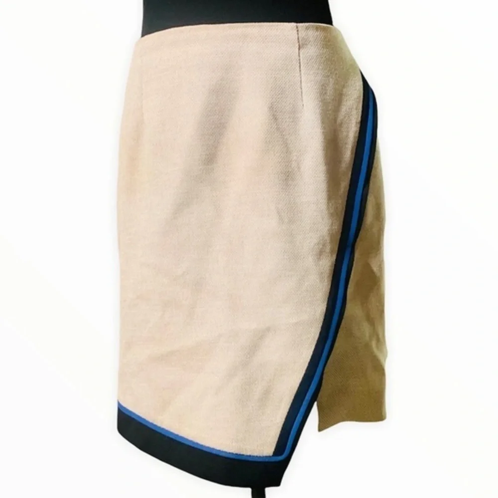 White House Black Market Tulip Beige Skirt size 4